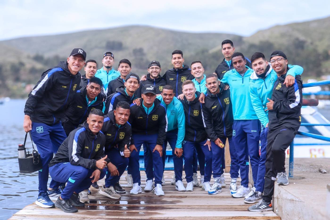 Plantel del Club ABB en el Lago Titicaca